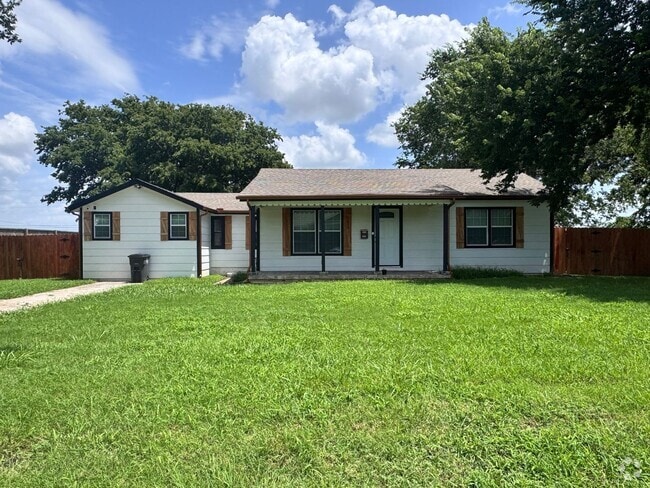Building Photo - Beautiful 3 bed, 2 bath home with open lay...