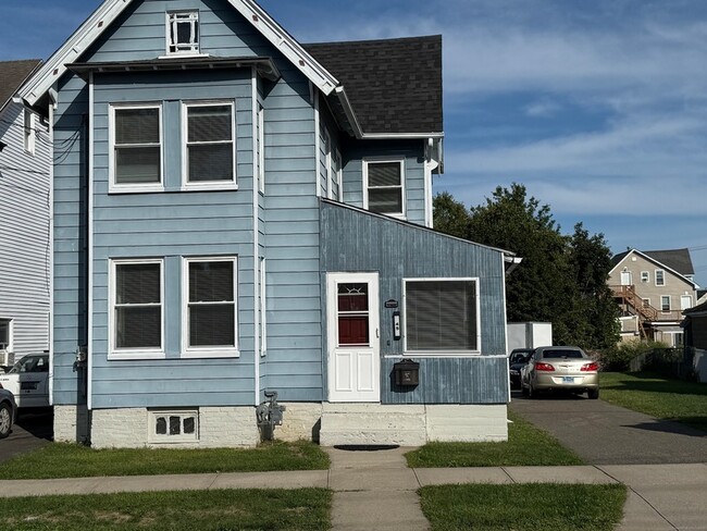 Building Photo - 45 St Mary St Rental