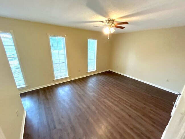 Photo - 5300 Pipers Gap Dr