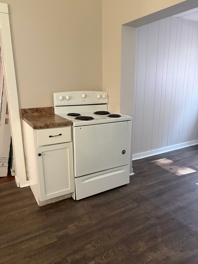 Photo - 1165 W High St