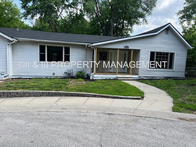 Photo - 310 W Poplar St