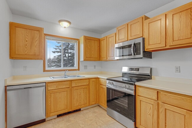 Spacious Kitchen - Applewoods Apartments