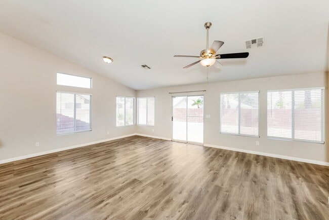 Photo - 1604 Watercreek Dr