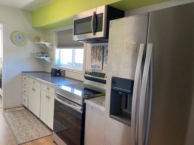 Photo - 717 10th Ave