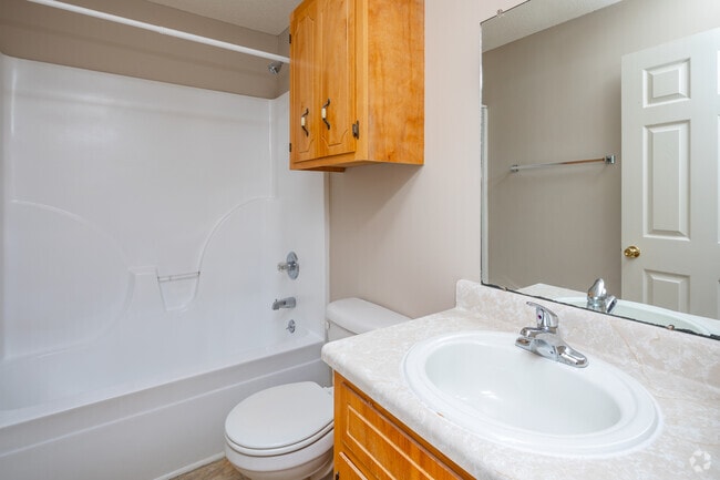 1BR, 1BA - 600SF - Bathroom