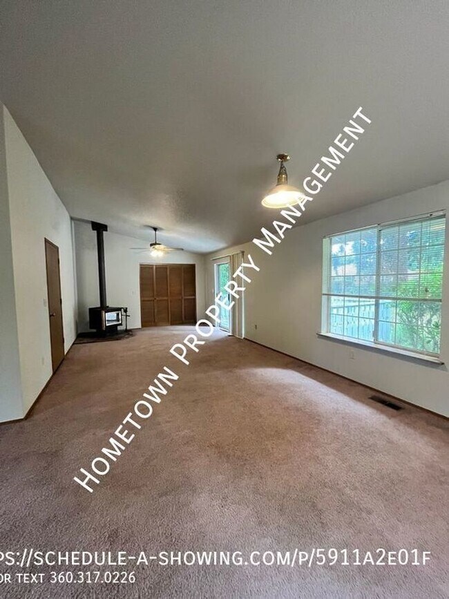 Photo - Lake Forest Rambler with Long Lake Access!