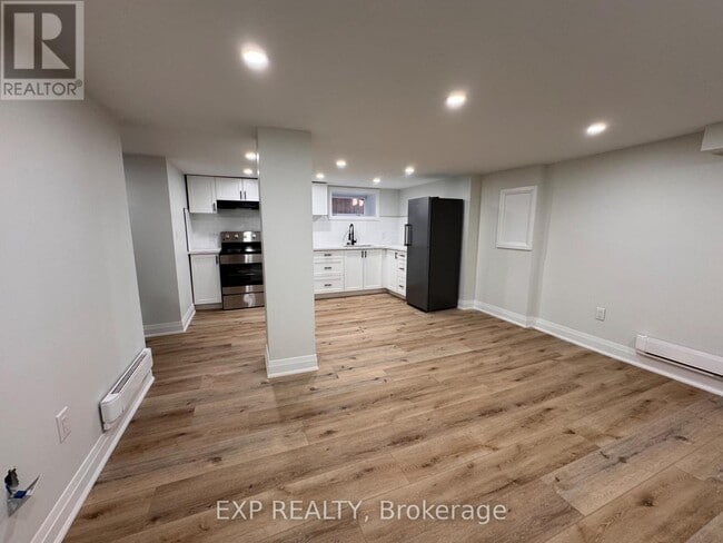 Photo - 952 Main St E Unit 5