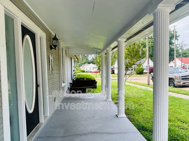 Photo - 802 Jefferson St