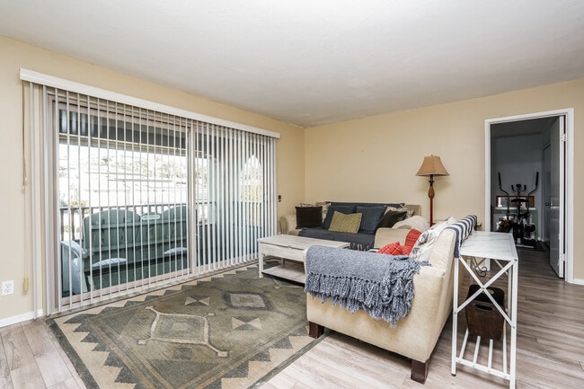 Photo - 2530 Clairemont Dr