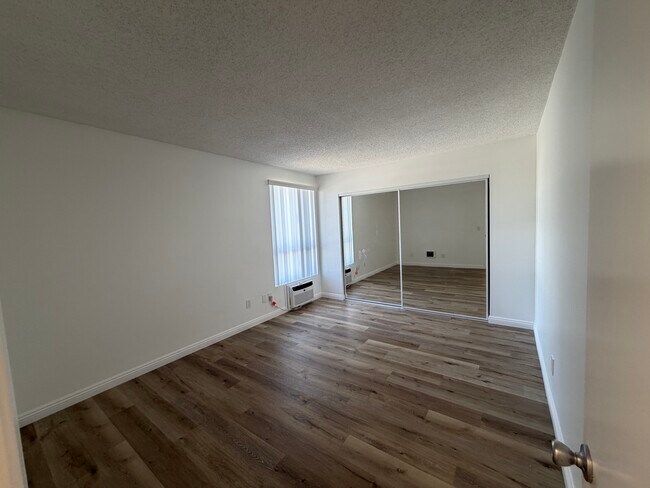 1x1 large bedrooms with A/C
