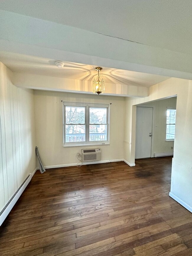 Photo - 2 Bed 1 Bath home in Beechview - Close to Downtown, Public Transit - Available June