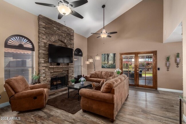 Photo - 2911 E Windmere Dr