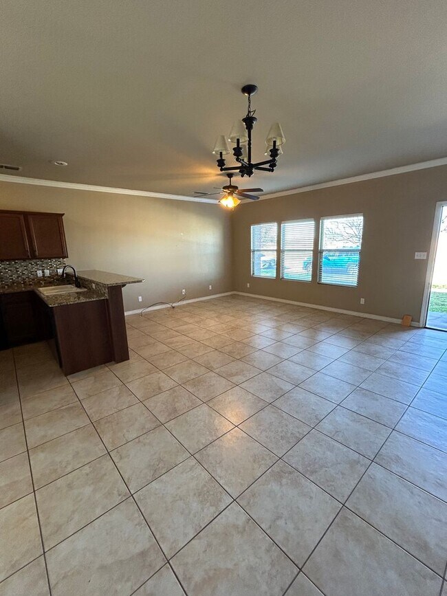 7260 Manford Ln