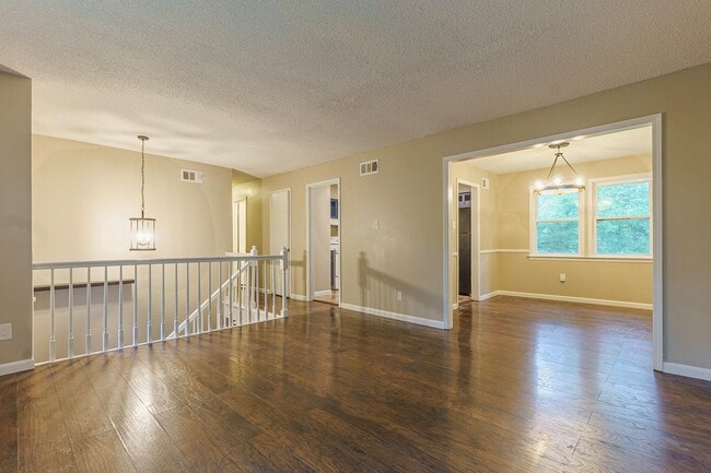 Photo - Rent greatly reduced PLUS Fall Special! 1/...