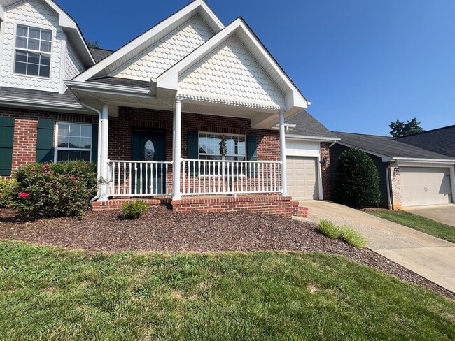 Photo - 3 bedroom + loft & 2.5 bedroom  in gated c...