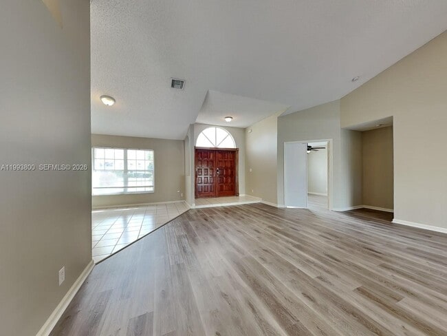 Photo - 2501 Stonegate Dr