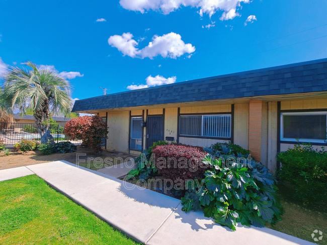 Building Photo - 3051 N West Ave Unit #A Rental