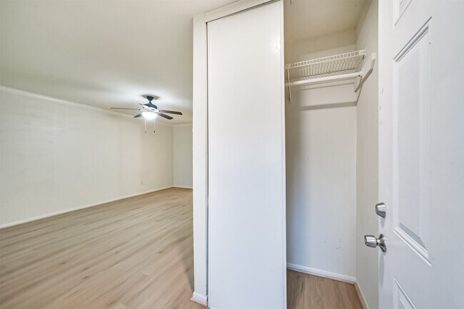 5917 Fairdale Ln Unit 10