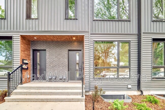 Photo - 6415-6493 93 St NW