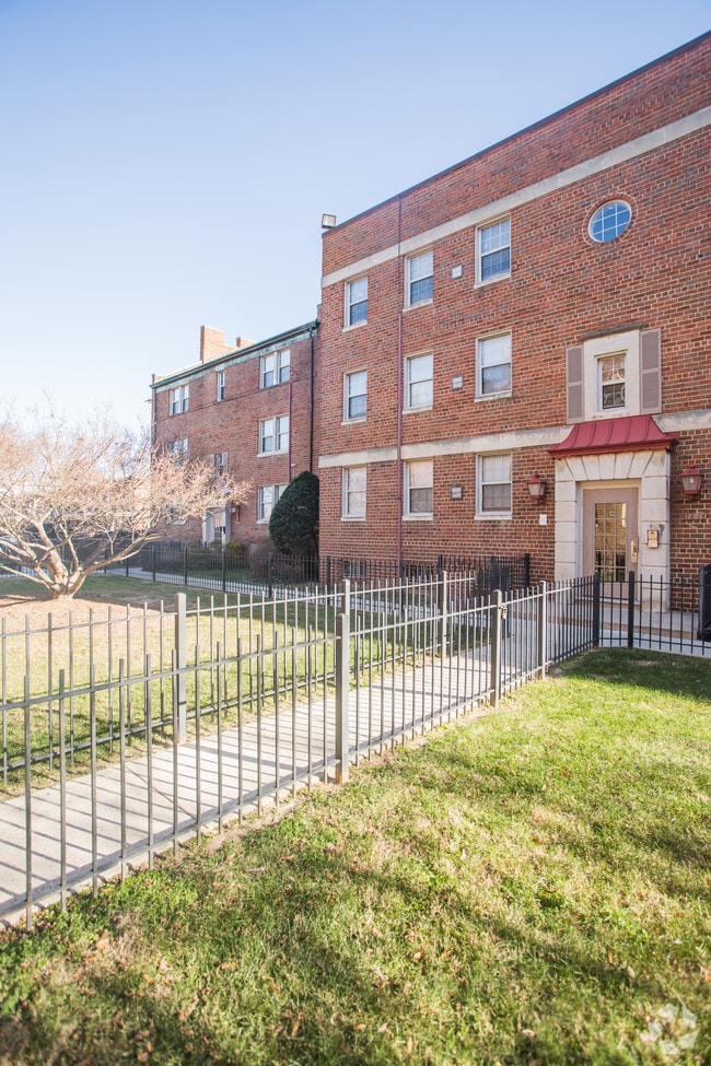 Linwood Apartments