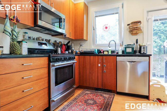 Photo - 139 Elm St Townhome