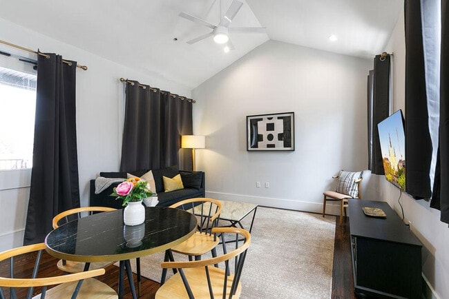 Building Photo - 1430 St Charles Ave Rental
