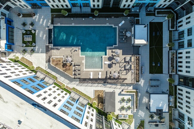 90° Mira hacia abajo - Fusion at Neon