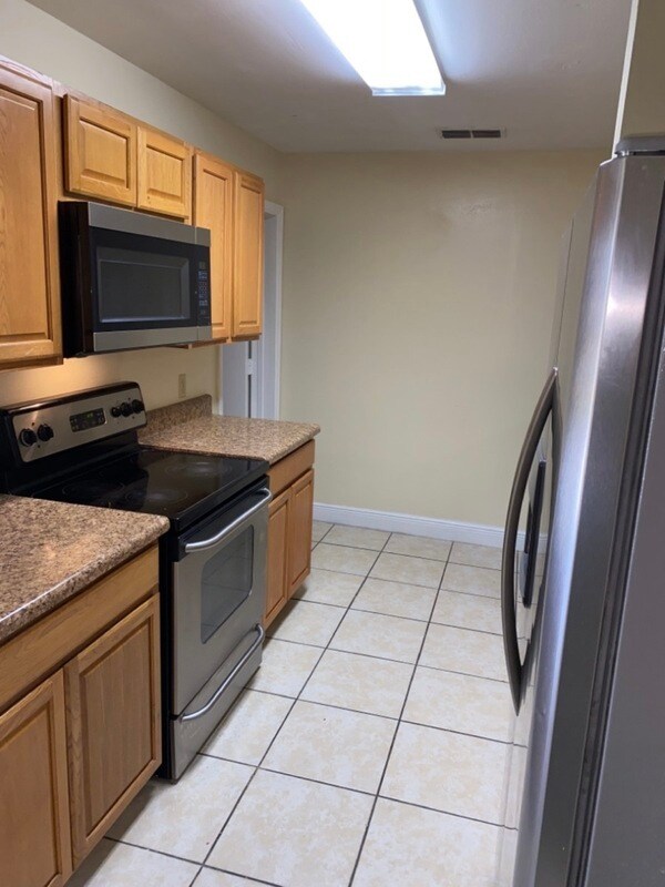 Photo - 479 Prestwick Pl