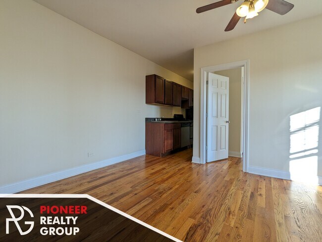 Photo - 949 W Cornelia Ave Unit 3B