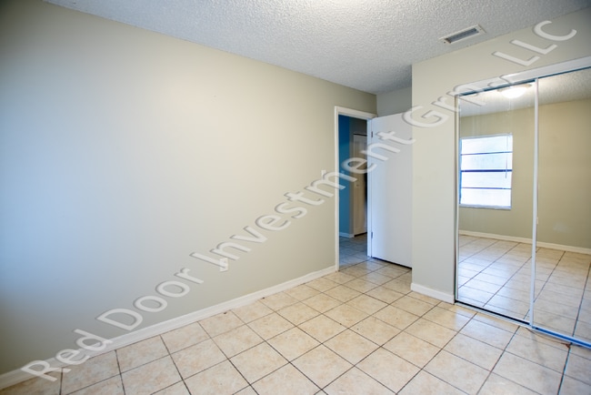 Photo - Spacious 3/1 Duplex with Laundry Room Unit 1127