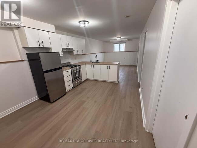 Photo - 102 Turnberry Crescent