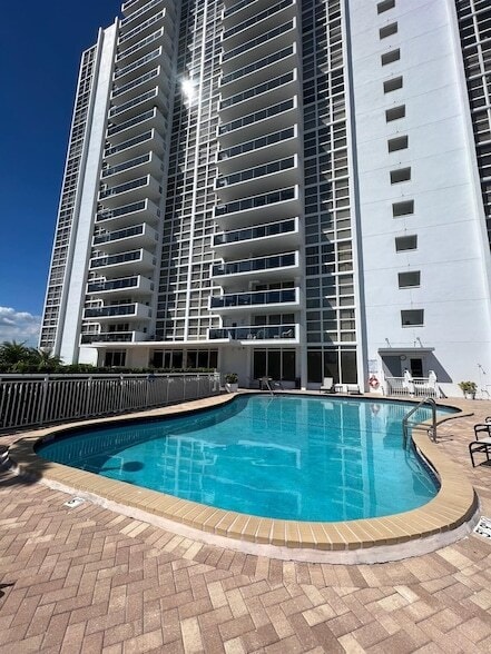 Photo - 2701 N Ocean Blvd Unidad 3B