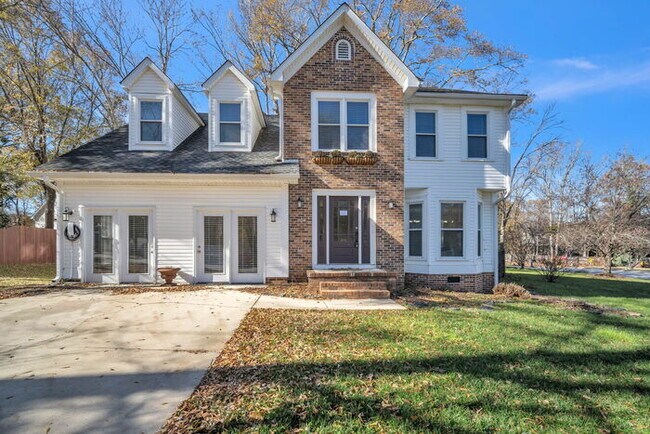 Charming 3-Bedroom Home in Five Forks with... - Charming 3-Bedroom Home in Five Forks with...