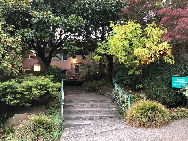 711 3rd Ave W Unit Roycrest