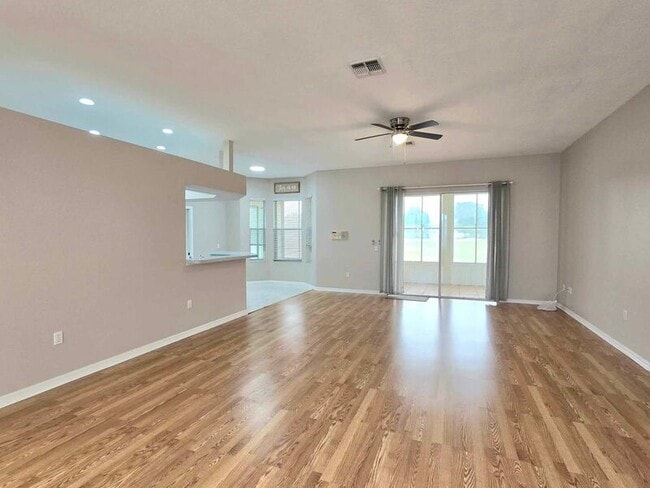 Photo - 7047 Hazeltine Cir