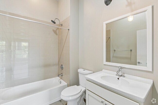 2BR, 2BA - 1,095SF - Primary Bathroom