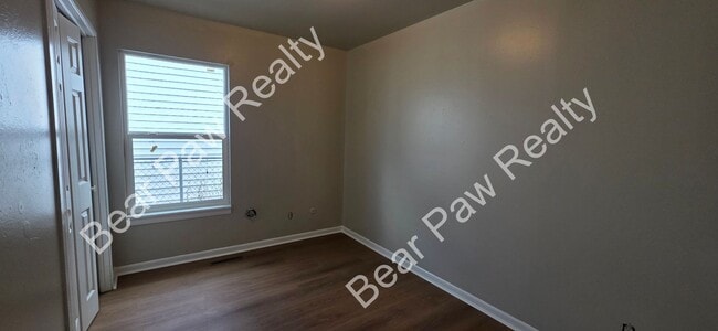 525 W 6th St