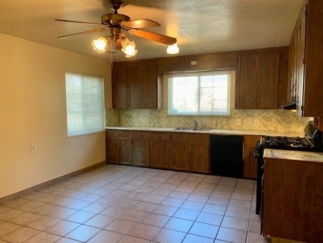 Photo - Cozy Three Bedroom, Two Bathroom Home with 2-Car Garage in S. Natomas