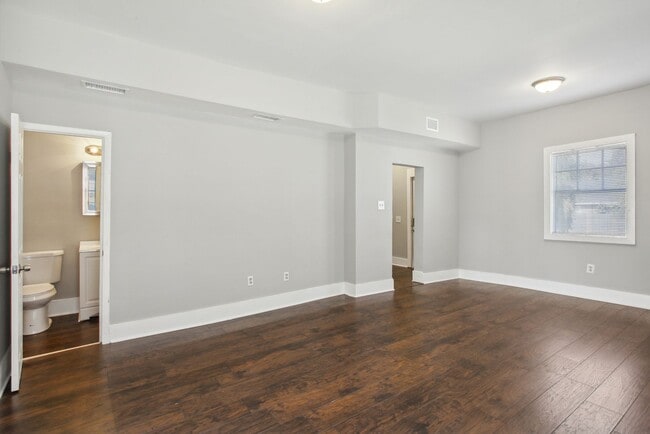 Photo - Large 3BR/2.5BA Two Story House Near Downt...