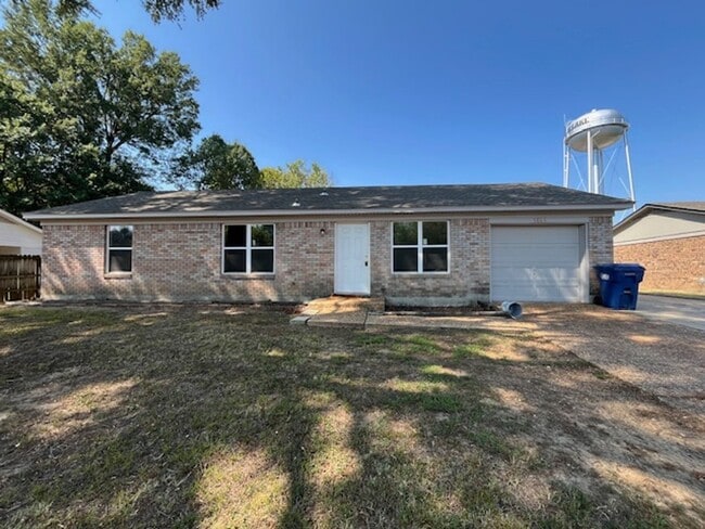 Building Photo - Renovated 3 Bedroom 1.5 Bath Home for Rent!