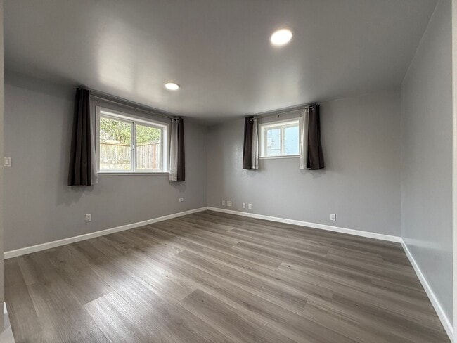 Building Photo - 69 Montclair Ave Unit Lower Rental