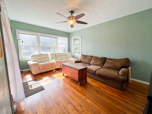 Building Photo - 1824 NW 5th Ave