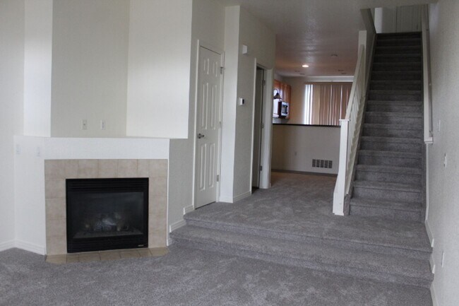 Photo - Beautiful 3 BR/3 1/2 BA Townhouse in Stonegate!!
