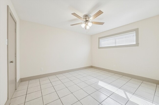 Photo - 4300 Rosslyn Rd