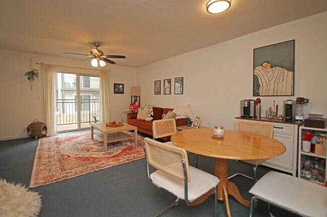 Photo - 1384 Hunters Rd Unit G