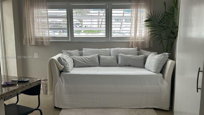 Building Photo - 6767 Indian Creek Dr Unit 11