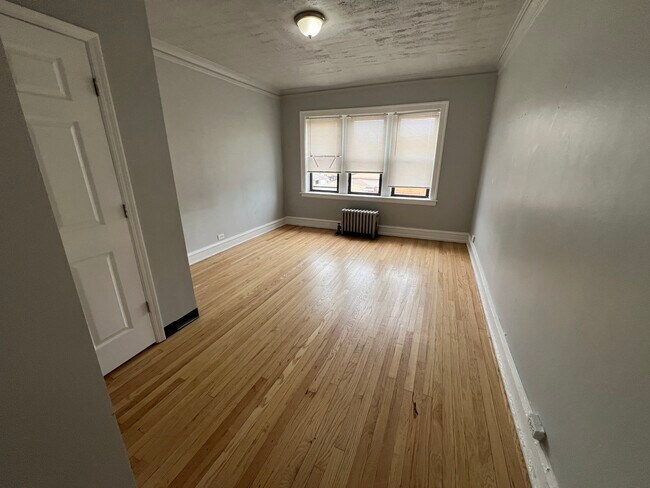 Photo - 1441 W 93rd St