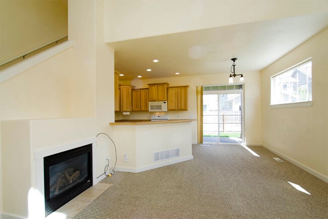 3892 Equestrian Ln