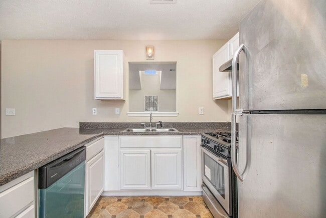 Photo - 4 Bedroom in Stonecrest
