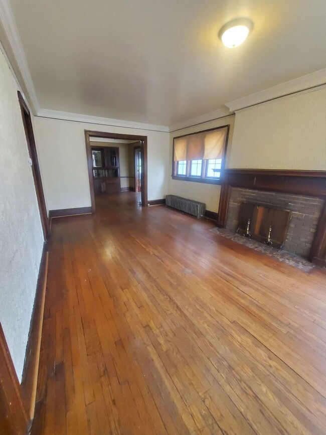 Building Photo - 2922-2924 W Juneau Ave. Rental